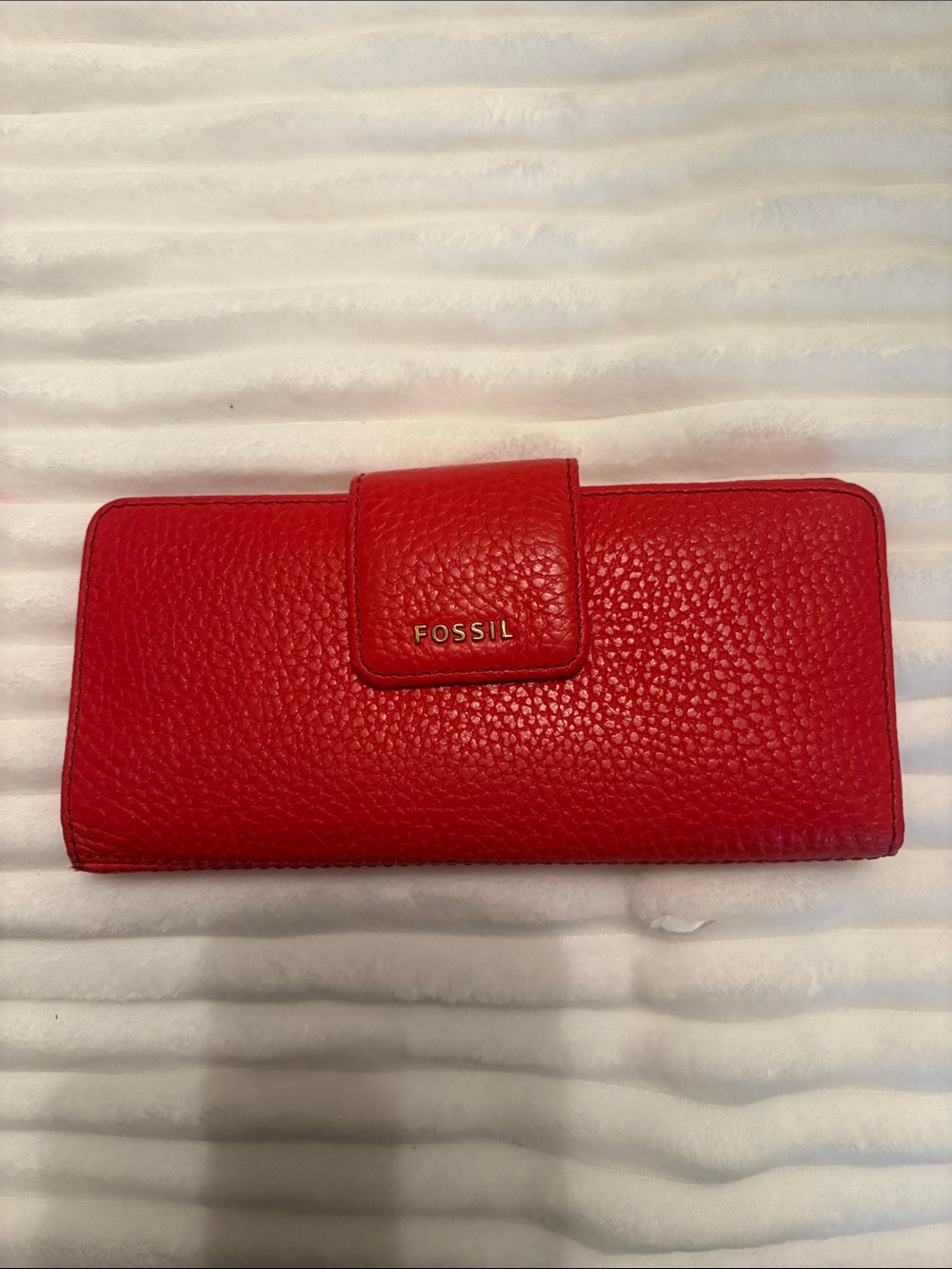 Fossil Red Pebbled Leather Clutch Wallet